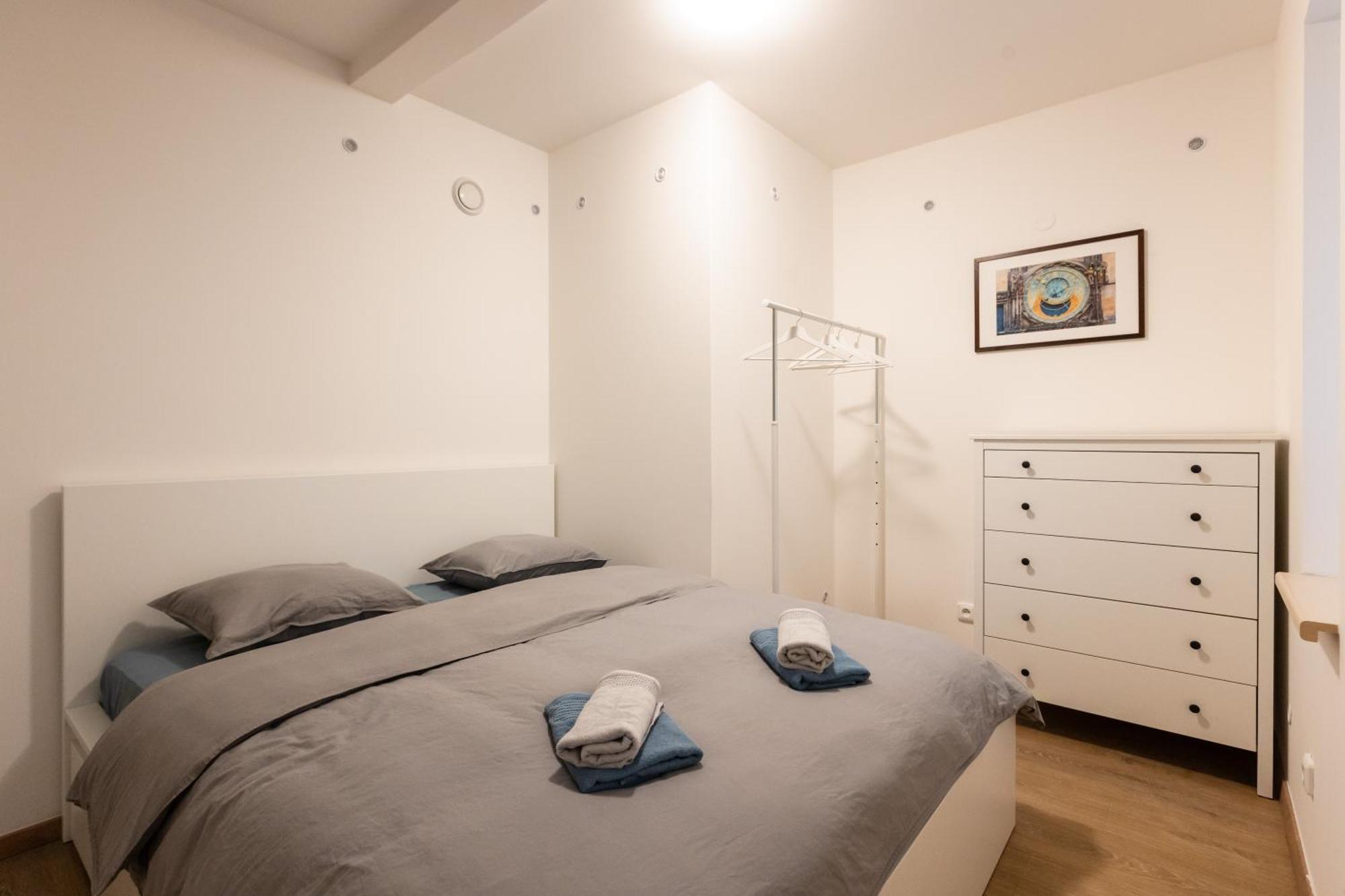 Spacious In Quiet Courtyard Near Charles Bridge Apartamento